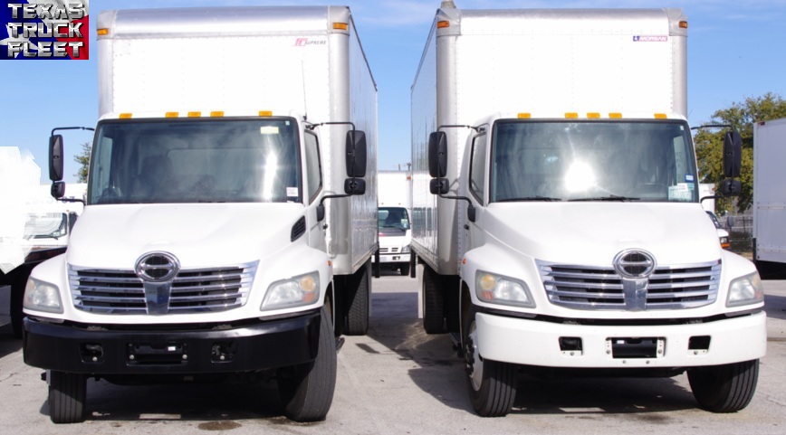 2007_Hino_268_Frint_View-Black-White_Bumper-TTF_Logo